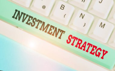El yazısı Yatırım Stratejisi. Kavramsal fotoğraf Yatırımcı varlıkları tahsis etmek için sistematik plan