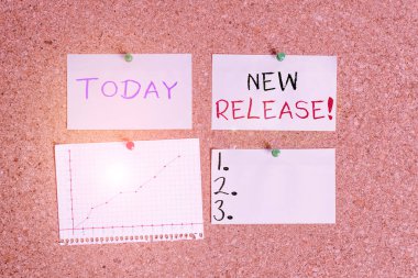 Kelime yazma metni Yeni Sürüm. Son ürün Corkboard renk boyut kağıt raptiye raptiye bilborda uyarı tahtası haber sunan iş fotoğrafı gösterimi