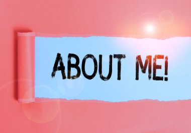 Mesajda benim hakkımda yazıyor. Birine senin iyi ve kötü özelliklerini anlatan bir iş fotoğrafı metni ve ortadan ikiye bölünmüş geçmiş olayları gösteren bir karton.