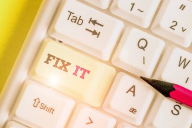 El yazısı metni düzelt. Kavramsal fotoğraf belirli bir yerde veya pozisyonda güvenli bir şekilde bir şeyi tamir et