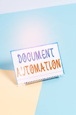 Belge Otomasyonunu gösteren metin işareti. Yumuşak pastel çok renkli arkaplan üzerine yerleştirilmiş tampon telin üzerine yerleştirilmiş elektronik belge oluşturulmasına yardımcı olan iş fotoğraflarının sergilenmesi