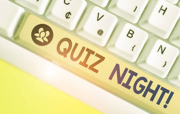 Schrijf Notitie Met Quiz Night Bedrijfsconcept Voor Avonds Test Kennis — Stockfoto