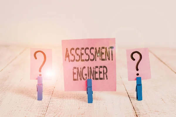 Text Sign Showing Assessment Engineer Business Photo Showcasing Gives Solutions — Stock Photo, Image