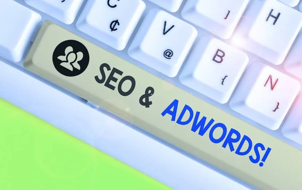 Schreibnotiz Mit Seo Und Adwords Geschäftskonzept Für Sie Sind Die — Stockfoto