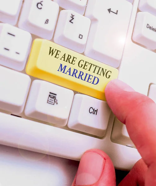 Textschild Das Zeigt Dass Wir Heiraten Geschäft Foto Text Verlobung — Stockfoto