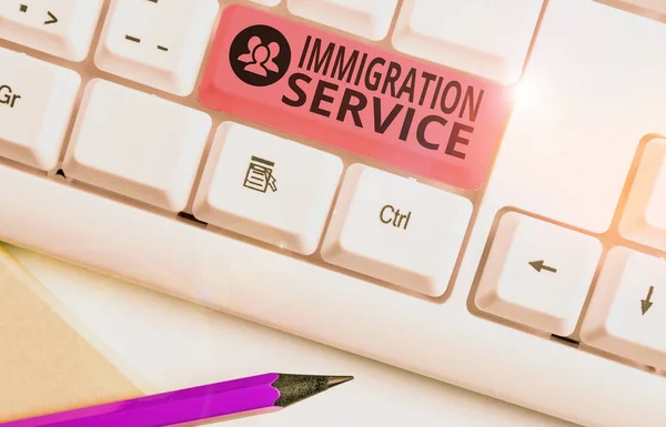 Signo de texto que muestra el Servicio de Inmigración. Foto conceptual responsable de la ley sobre inmigrantes e inmigración . — Foto de Stock