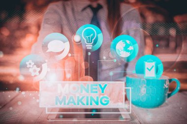 Sözcük yazma Para Kazanma. İş fotoğraflarının sergilenmesi kar getirir. Özellikle de az bir çabayla. Kazançlı kadın giyimi resmi iş kıyafeti giyip sunum yaparken akıllı aygıt kullanın.