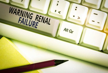 Renal yetmezliği gösteren metin işareti. İş fotoğrafı gösterimi Atık Böbrek Fazla Filtrelemeyi Durdurun Beyaz pc klavye beyaz arkaplan anahtar alanı üzerinde boş not kağıdı