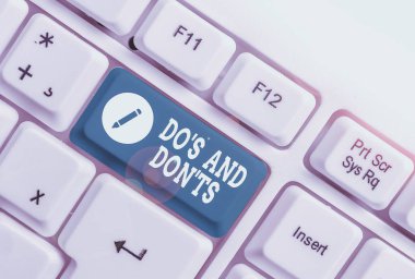 Do S ve Don 'u gösteren kavramsal el yazısı. Beyaz arkaplan üzerinde not kağıdı olan bazı eylemler veya eylemler hakkında kural veya gelenek kavramını kavra