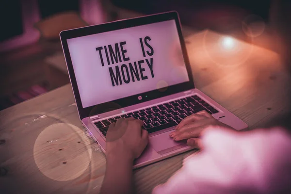 Time Money Gösteren Bir Yazıyorum Zaman Için Kavramı Değerli Bir — Stok fotoğraf