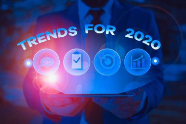 2020 için Metin Tabelası. Bu yıl hızla popüler olan şeylerin iş fotoğraflarının yer aldığı liste.