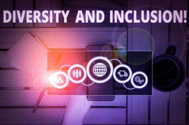 Farklılık ve içeriği gösteren kavramsal el yazısı. Kavram anlamı aralık huanalysis farklılığı ırk cinsiyeti fotoğraf ağı şemasını modern akıllı aygıtla içerir