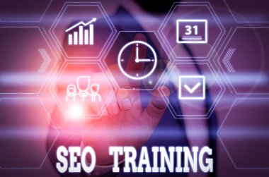 Seo Eğitimini gösteren bir not yazıyorum. Özel bilgi edinmek için iş konsepti mevcut rollerde performans analizini geliştirmek Erkek giyimi sunum akıllı aygıt sunar