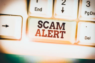 Scam Alert gösteren kavramsal el yazısı. Kavram anlamı düzeni veya dolandırıcılık bildirimi hakkında birini uyarmak herhangi bir olağandışı