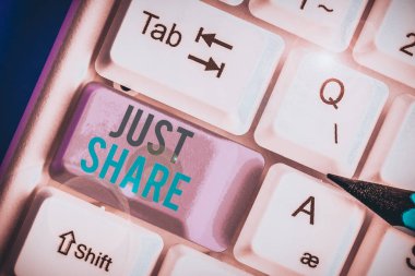 Sadece Paylaşım 'ı gösteren mesaj işareti. Başka biriyle aynı anda bir şeyi kullanmak ya da sahip olmak için iş fotoğrafı sergisi