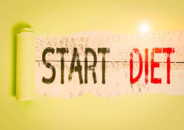 Başlangıç Diyetini gösteren kavramsal el yazısı. Kavram, özel yemek anlamına gelir ki bu da kendilerini karton ile sınırlandırır ki bu da tahtadan yapılmış klasik bir masanın üzerine yerleştirilir.