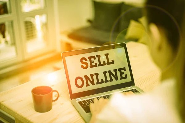 Escrevendo Nota Mostrando Vender Online Conceito Negócio Para Vender Diretamente — Fotografia de Stock