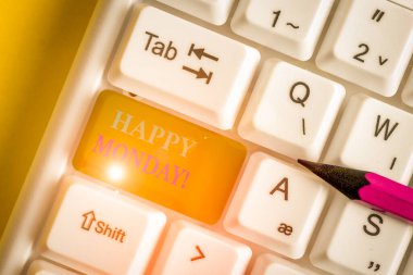 Mutlu Pazartesi'yi gösteren kavramsal el yazısı. Kavramı beyaz arka plan üzerinde not kağıdı ile ona büyük yeni hafta Beyaz pc klavye dilemek için sipariş gösteren söylüyorum