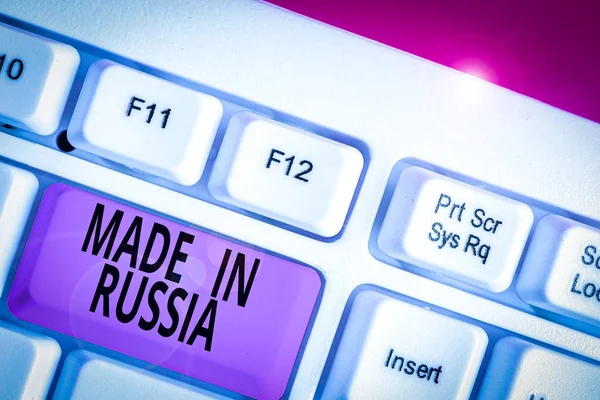 写便条 说明俄罗斯制造 在俄罗斯被分析的产品或东西的商业概念 — 图库照片