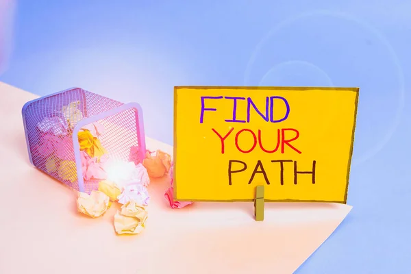 Escrevendo Nota Mostrando Find Your Path Conceito Negócio Para Busca — Fotografia de Stock