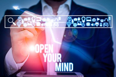 Zihnini Aç 'ı gösteren bir not yazıyorum. Açık fikirli olma konsepti Yeni fikirleri kabul etme koşulları