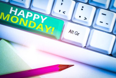 Kelime yazma metin Happy Monday. Beyaz arka plan tuşu kopyalama alanı üzerinde boş not kağıdı ile ona büyük yeni hafta Beyaz pc klavye dilemek için sipariş gösteren söylüyorum İş fotoğraf vitrin