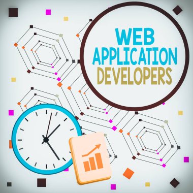El yazısı Web Uygulama Geliştiricileri. Kavramsal fotoğraf internet programlama uzmanları Teknoloji Yazılım Düzeni Wall Clock Notepad Artan Çubuk Grafiği ve Oku Yukarı Gösteren