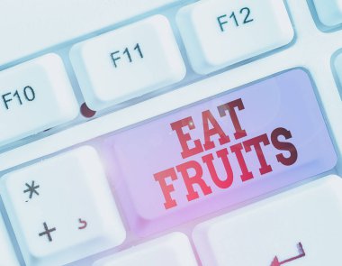 Eat Fruits 'u gösteren bir not yazıyorum. Huanalysiss ya da hayvanlar için faydalı olan bitki yetiştirme ürünlerini tüketmek için iş konsepti