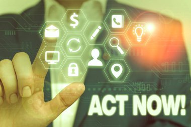 El yazısı metin yazma Act Now. Kavramsal fotoğraf tereddüt etmeyin ve hemen çalışmaya veya şeyler yapmaya başlayın