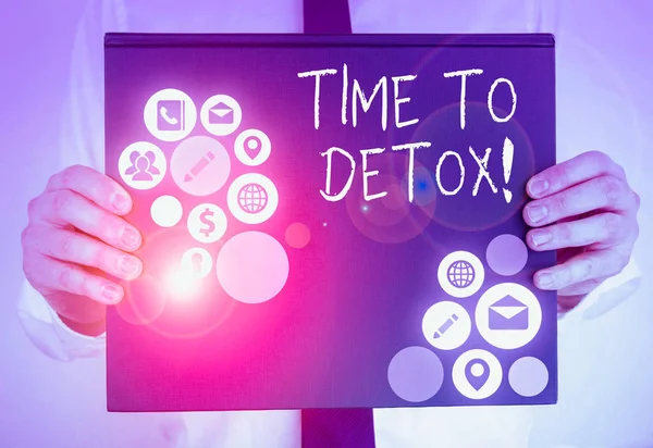 Zaman Detoks gösteren kavramsal el yazısı. Vücudunuzu toksinlerden arındırdığınızda veya ilaç tüketmeyi bıraktığınızda kavram anlamı