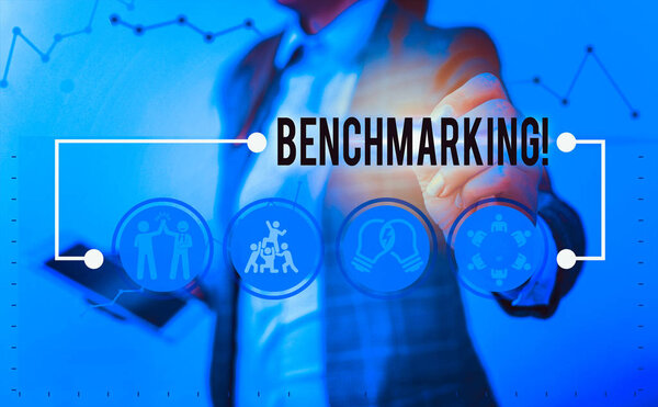 Сравнение почерка и текста. Концептуальная фотография оценивает что-то по сравнению со стандартными или оценками
