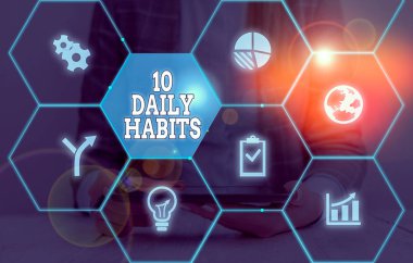 10 günlük alışkanlığı gösteren bir not yazıyorum. Sağlıklı rutin yaşam tarzı için iş konsepti İyi beslenme egzersizleri