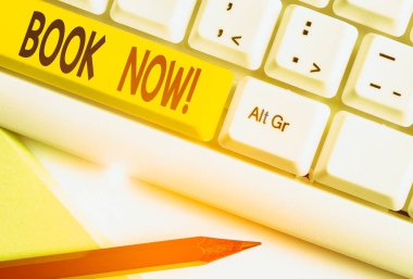 El yazısı metin yazma Kitap Şimdi. Zaten satın almış çünkü yer olması garanti kavramsal fotoğraf