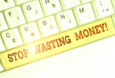 Stop Israf Para gösteren kavramsal el yazısı. Kaydetmeye başlamak ve akıllıca kullanmak için advicing gösteren veya grup anlamı kavramı