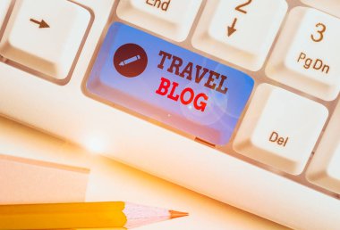 Seyahat Blog 'unu gösteren metin işareti. Dünya çapındaki yerlerin düşüncelerini ve deneyimlerini paylaşan bir iş fotoğrafı.