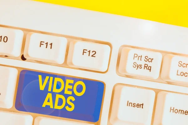 Video Ilanlarını Gösteren Kavramsal Yazısı Kavram Izleyiciyi Video Içeriği Reklamcılığı — Stok fotoğraf