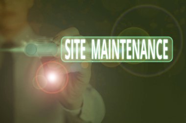 Sitenin bakımını gösteren bir not yazıyorum. Web sitesini güvenli tutmak için iş konsepti güncellenmiş çalıştırma ve hatasız