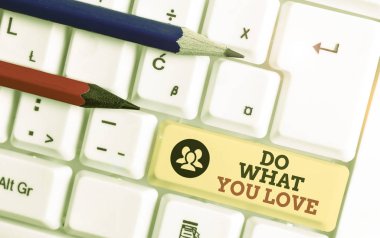 Kelime yazma metni Sevdiğini Yap. İş fotoğrafı gösterimi eğlenceli şeyleri motive edici aktiviteler yaptırır.