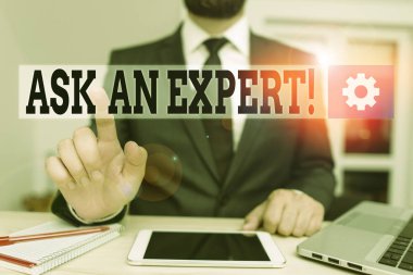 Kelime yazma Uzmanı Sor. İş fotoğraflarının doğrulanması, erkek giyiminin resmi kıyafet giyme yönergelerini anladığını ve kabul ettiğini gösteriyor. Sunum için yüksek teknoloji akıllı telefonu kullanın.