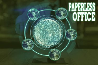 Kelime yazma Kağıtsız Ofis. Nasa tarafından desteklenen bu görüntünün elementlerinin ortadan kaldırıldığı çalışma ortamı iş konsepti.