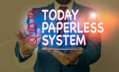 Kağıtsız Sistem 'i gösteren not yazılıyor. Bilgi depolama veya iletişimi için elektronik formda iş kavramı