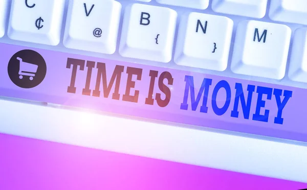 時間はお金であることを示すメモを書く 時間のビジネスコンセプトは 可能な限り迅速に物事を行う貴重なリソースです — ストック写真