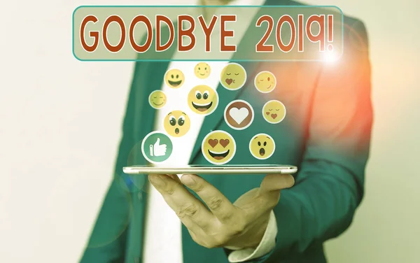 Good Bye 2019を示す概念的な手書き文字 年末に別れの願いを表す概念 — ストック写真