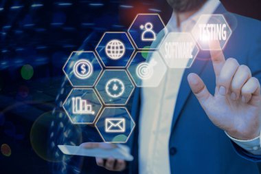 El yazısı yazımı Yazılım Testi. Kavramsal fotoğraf bir yazılım uygulamasının işlevselliğini değerlendir