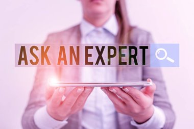 Bir Uzmana Sor 'un el yazısı. Okuma kılavuzu olan kavramsal fotoğraf doğrulaması cep telefonu ve iş kadınlarıyla ilgili iş kavramını anlıyor ve kabul ediyor