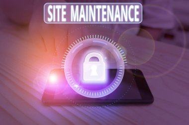 Site Bakım 'ı gösteren mesaj işareti. Web sitesini güvenli tutmak için iş fotoğrafı gösterimi güncellenmiş çalıştırma ve hatasız