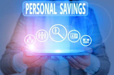 Kişisel Tasarruf 'u gösteren kavramsal el yazısı. Bir gösterinin bankada ya da onun gibi bir hesapta sakladığı para anlamına gelir kavram