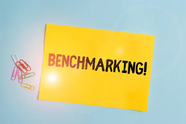 Tekst Schrijven Benchmarking Zakelijke Foto Presentatie Evalueren Iets Vergelijking Met — Stockfoto