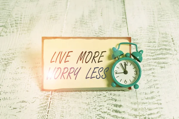 Schrijfnotitie Met Live More Worry Less Zakelijk Concept Voor Heb — Stockfoto