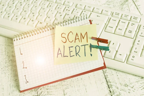 Schrijfbriefje Met Scam Alert Zakelijk Concept Voor Frauduleus Geld Verkrijgen — Stockfoto